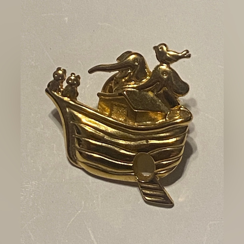 Vintage Costume Noah’s Ark Lapel Pin #7968